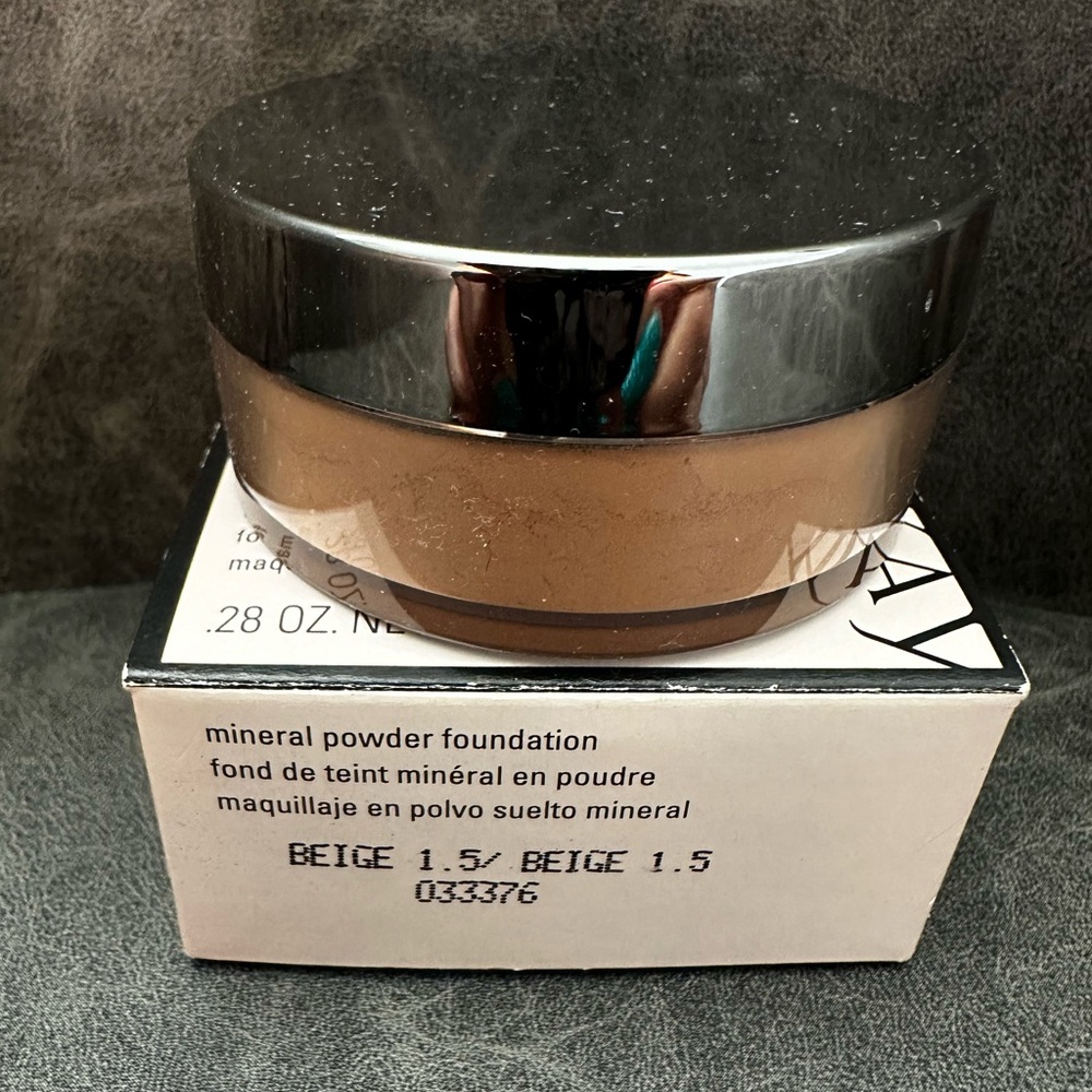 Mary Kay Mineral Powder Foundation in beige 1.5